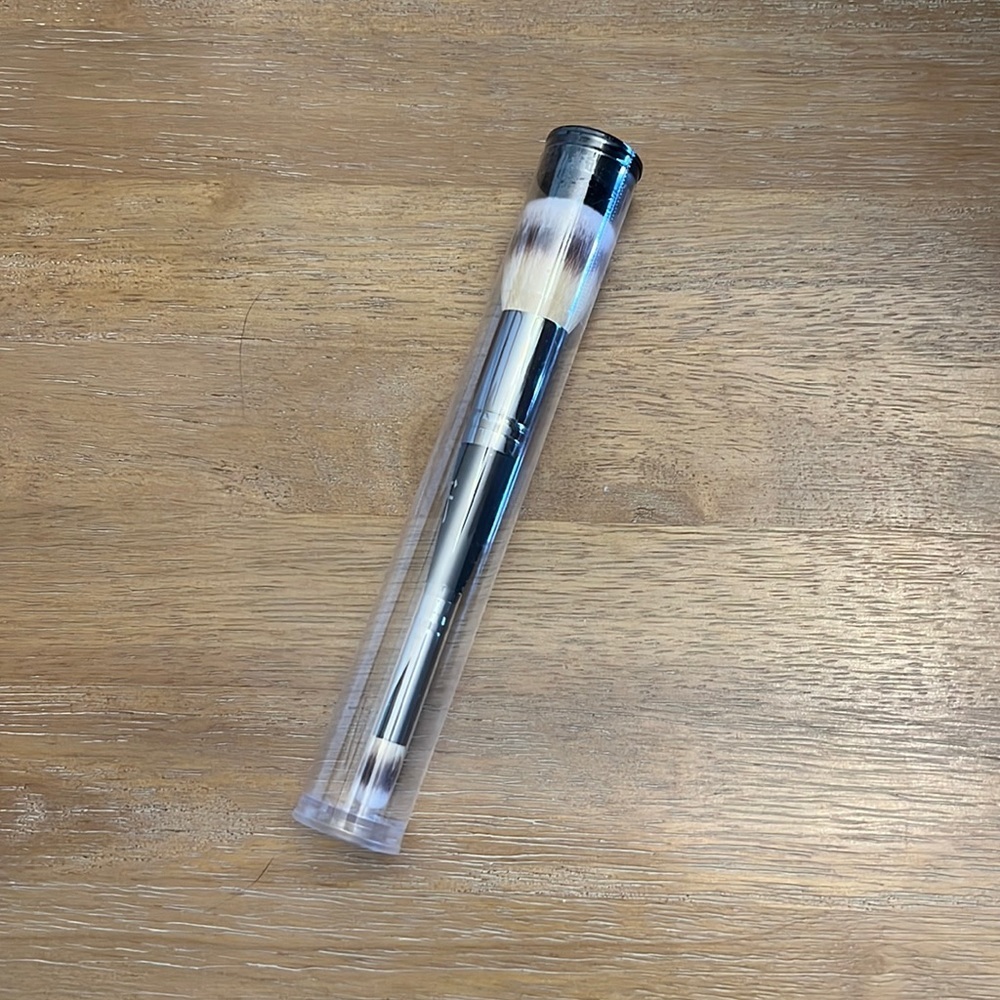 It cosmetics heavenly luxe complexion perfection brush